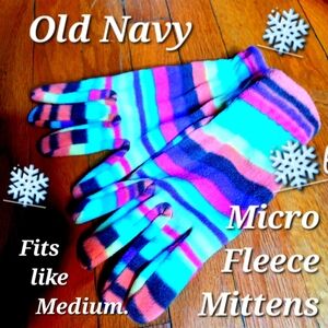 Old Navy Mittens NWT runs like a MEDIUM